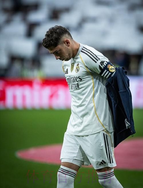 马卡:安帅遇到重大比赛会让巴尔韦德踢右后卫 马卡:安帅遇到重大比赛会让巴尔韦德踢右后卫